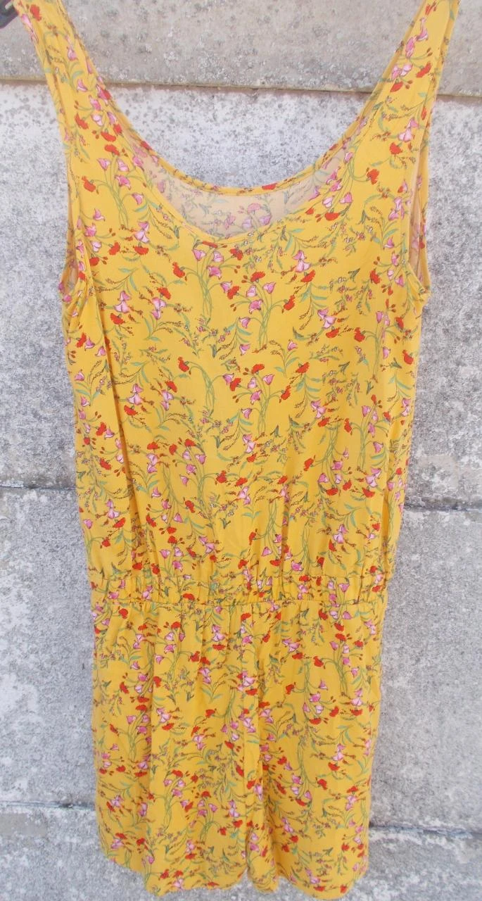 Very pretty yellow floral romper, never worn, tag with price, – photo 2